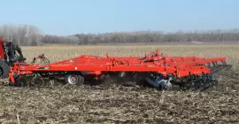 8220 Tandem Disc Harrow