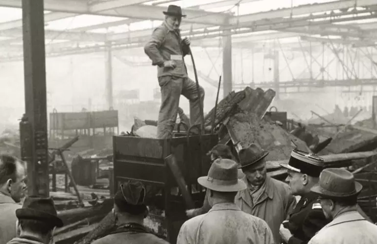 In 1965, in a single night, the machining tools and assembly workshops were destroyed by a massive fire.