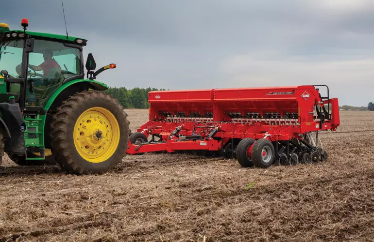KUHN 9400NT grain drill in action