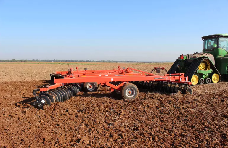 8320 Tandem Disc Harrow
