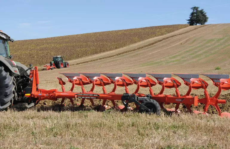 Vari-Master 123 Plow in action