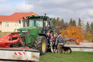 Family members of Divorne Farms pictured with their KUHN FC Triple Mower Conditioner.