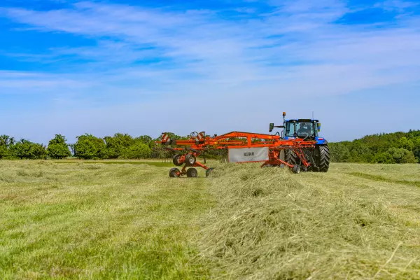 GA7932+_Action_Headland turn_3.jpg