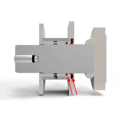 A SL 124 with a lid on the manure spreader.