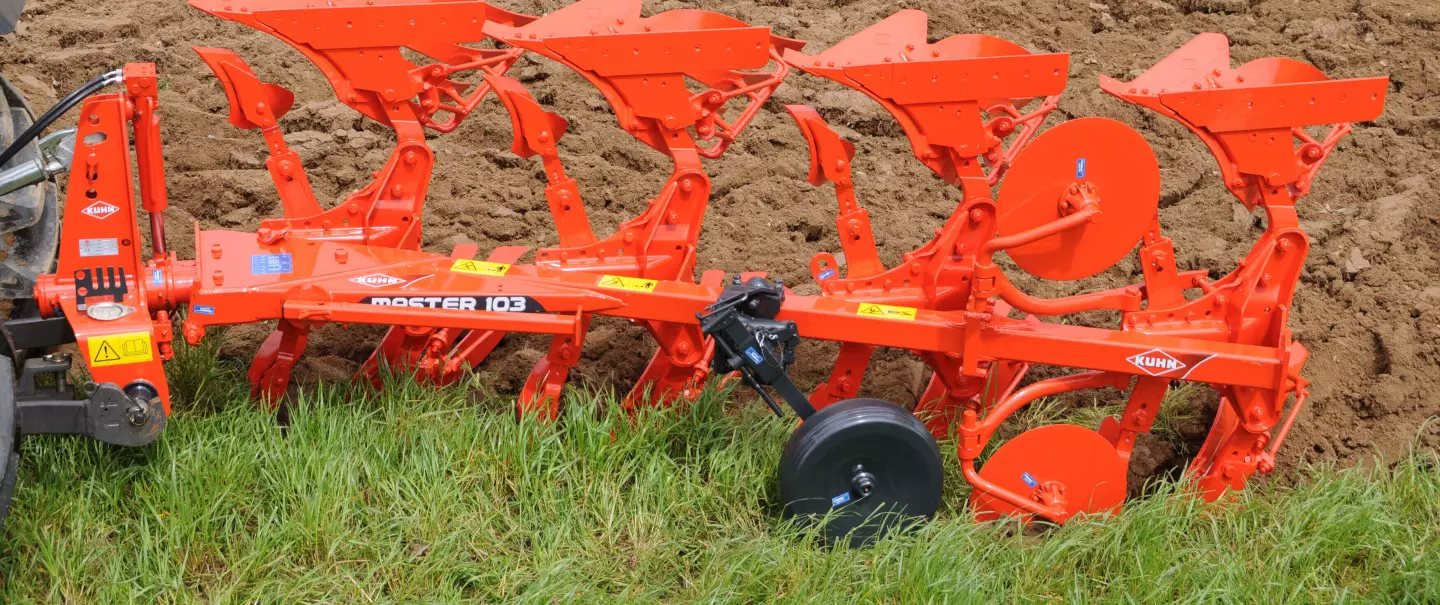 Master 103 Series plow at work