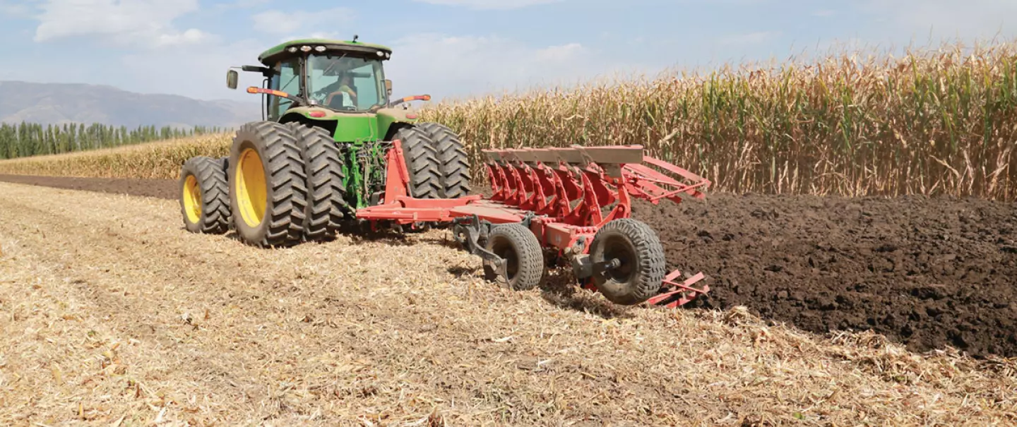 Multimaster 123 Plow in action