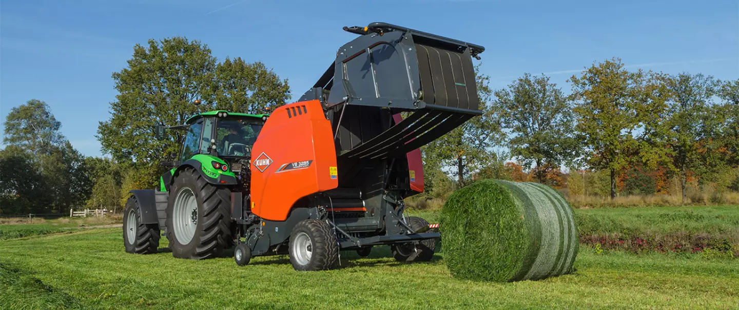 Two VB 3195 balers baling straw in the field.